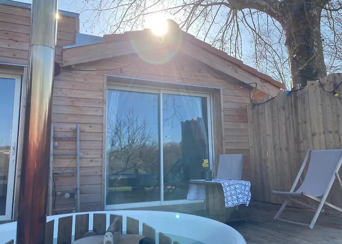 Gasthuis La Petite Cabane, Escapade Romantique Maureville