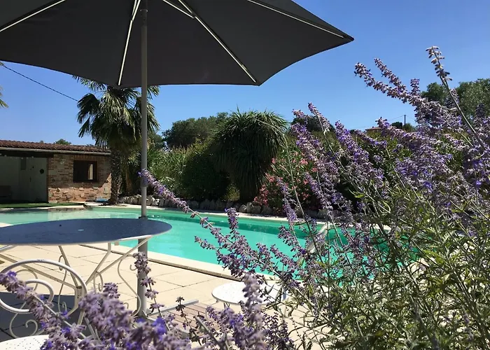 Gasthuis La Petite Cabane, Escapade Romantique Maureville